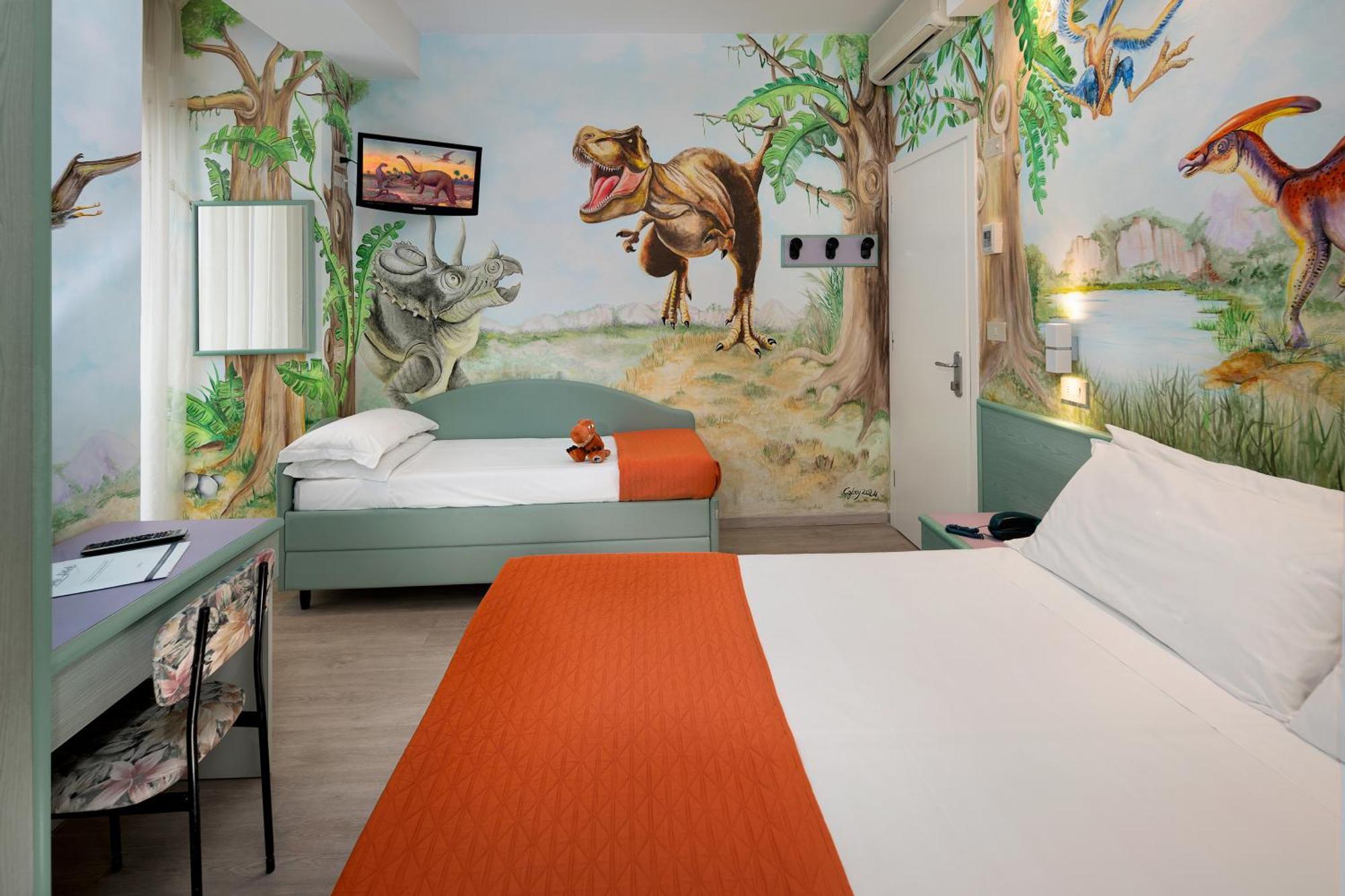 Hotel Eiffel Римини Экстерьер фото