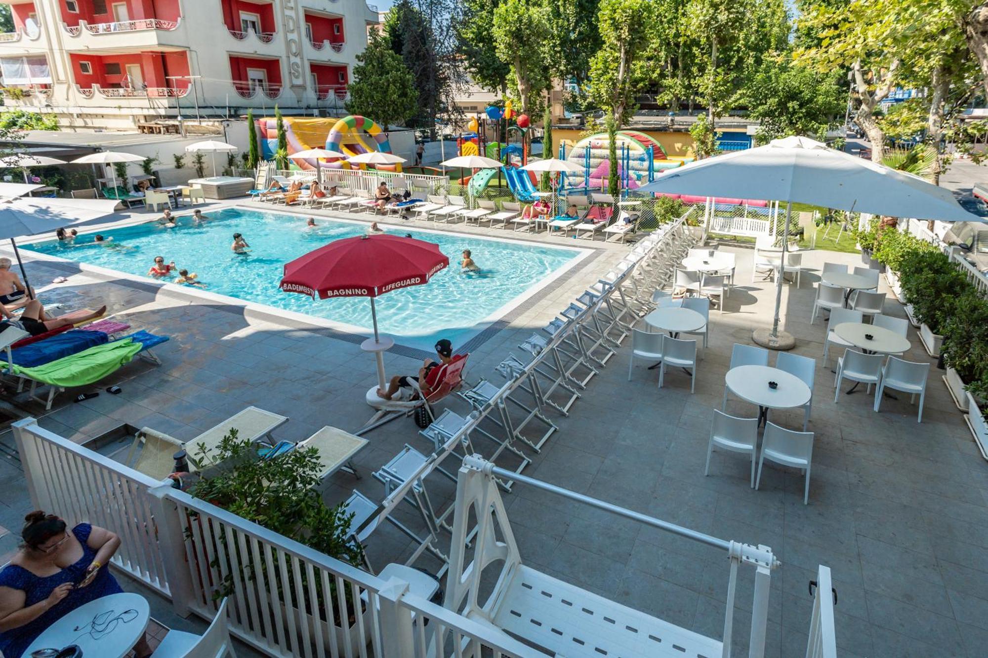 Hotel Eiffel Римини Экстерьер фото